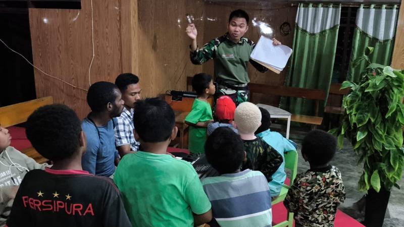 Satgas Yonif 614/RJP Berikan Pelatihan Musik sebagai Sarana Peningkatan Bakat dan Wawasan