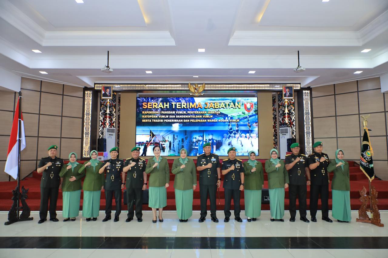 Estafet Kepemimpinan, Wujud Loyalitas dan Pengabdian: Sertijab Pejabat Utama dan Tradisi Penerimaan-Pelepasan Warga Kodam VI/Mlw