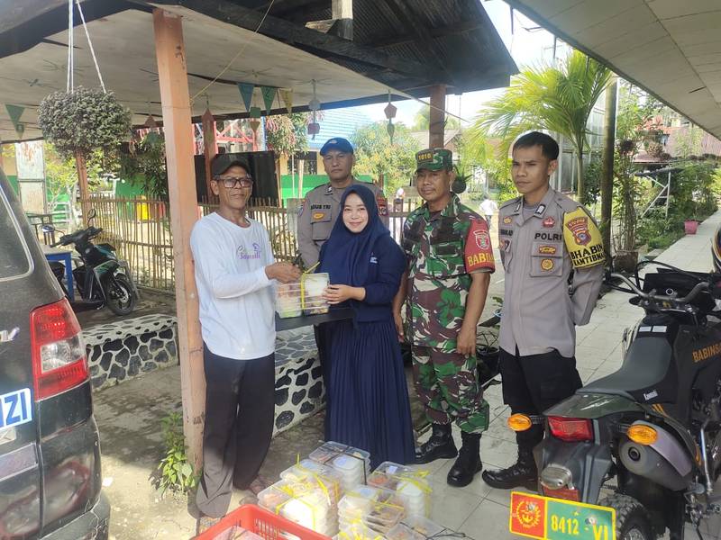 Babinsa Koramil Bungur Dampingi Distribusi 1.807 Porsi Makanan Sehat di Tapin Utara