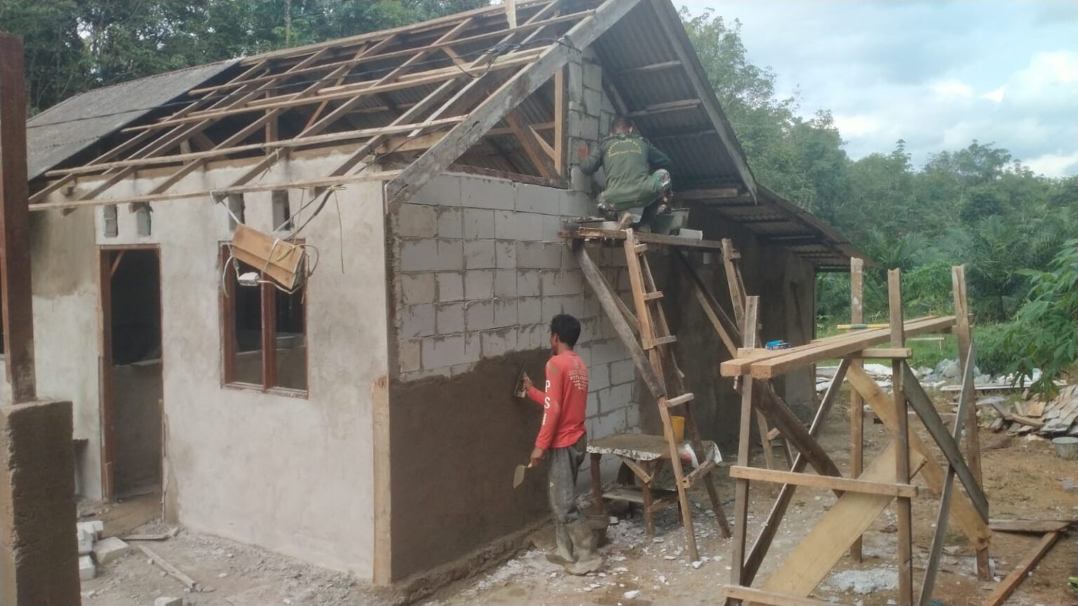 Rumah Tidak Layak Huni Menjadi Layak: TMMD ke-124 Kodim 1009/Tanah Laut Beraksi