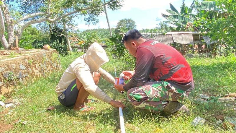 Satgas TMMD Kodim 1009/Tanah Laut dan Masyarakat Bergotong-royong Mewujudkan Akses Air Bersih