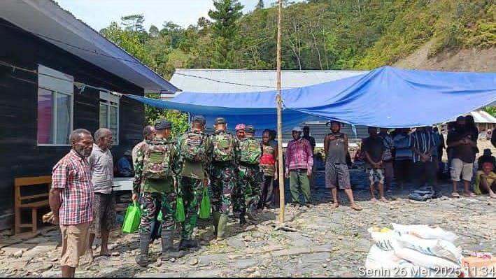 Peduli Sesama, Satgas Yonif 614/RJP Melayat dan Beri Bantuan ke Rumah Duka