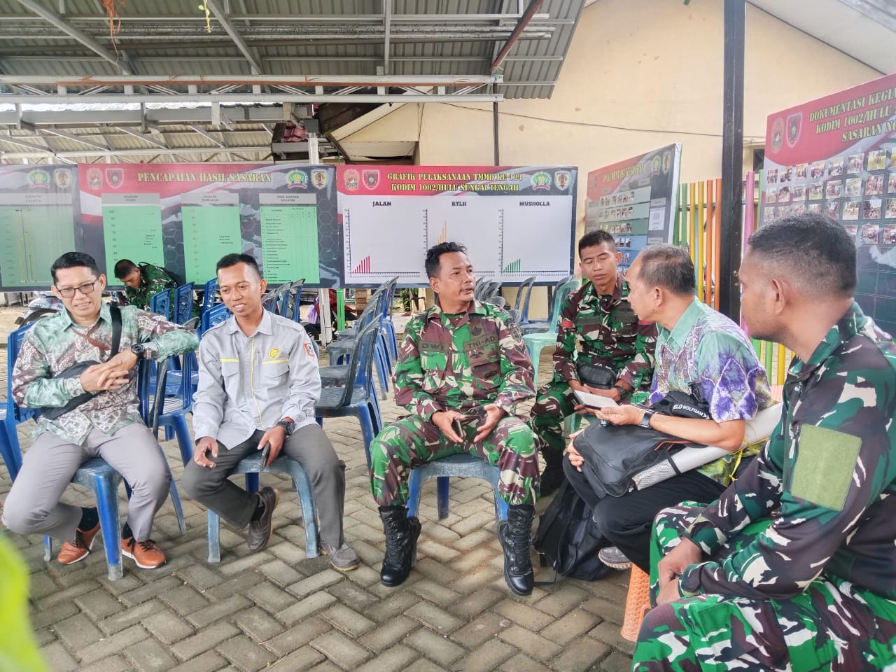 Pagi yang Cerah di Haruyan, Dinas Pertanian HST Sambangi KOTIS TMMD Kodim 1002/HST