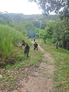 Wadanramil 0910-11/Data Dian Pimpin Gotong Royong Kerja Bakti Bersihkan Jalan Desa
