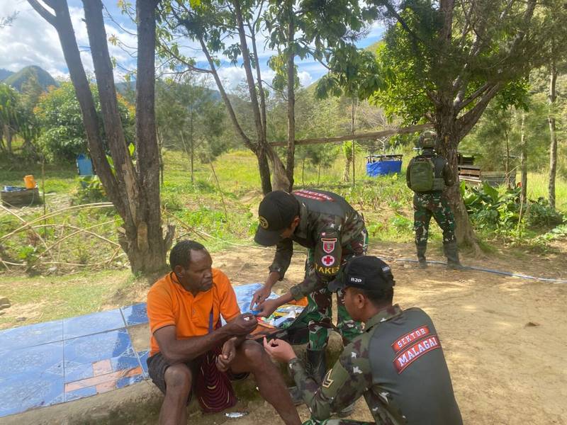 Satgas Yonif 614/RJP Pos Malagai Berikan Pelayanan Kesehatan Gratis kepada Masyarakat Papua