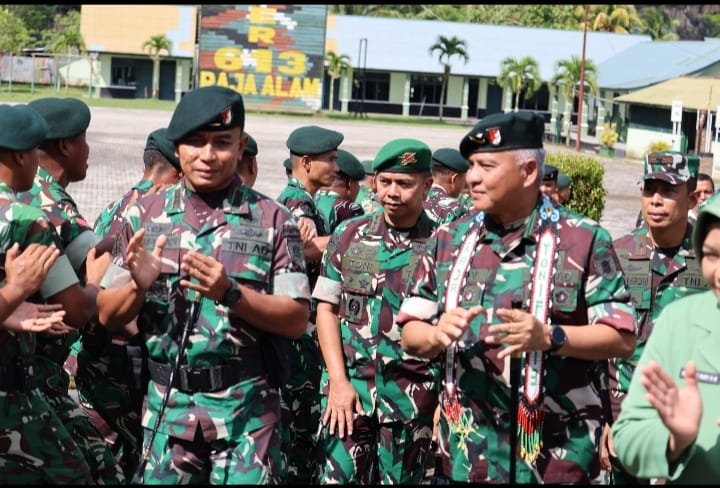 Pangdam VI/Mulawarman Beri Motivasi Keluarga Besar Yonif 613/Rja Jelang Penugasan Papua