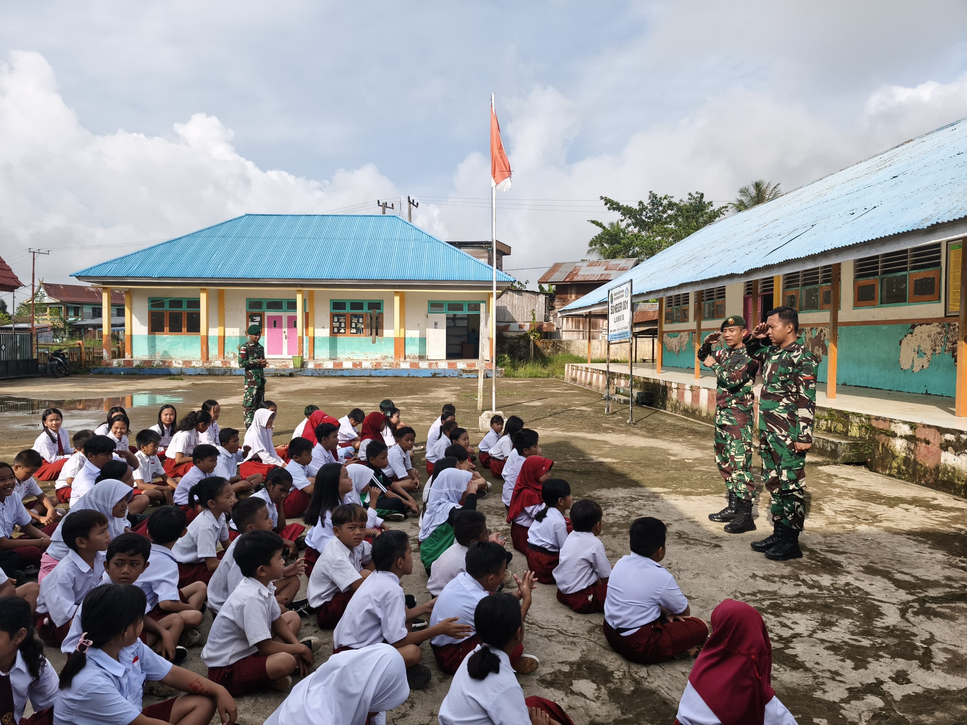 Tanamkan Jiwa Nasionalisme, Satgas Pamtas Yonarmed 11 Kostrad Hadir di Tengah Siswa Perbatasan