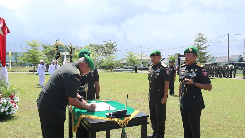 Pangdam VI/Mulawarman Pimpin Langsung Prosesi Upacara Serah Terima Jabatan Danrem 092/Mrl