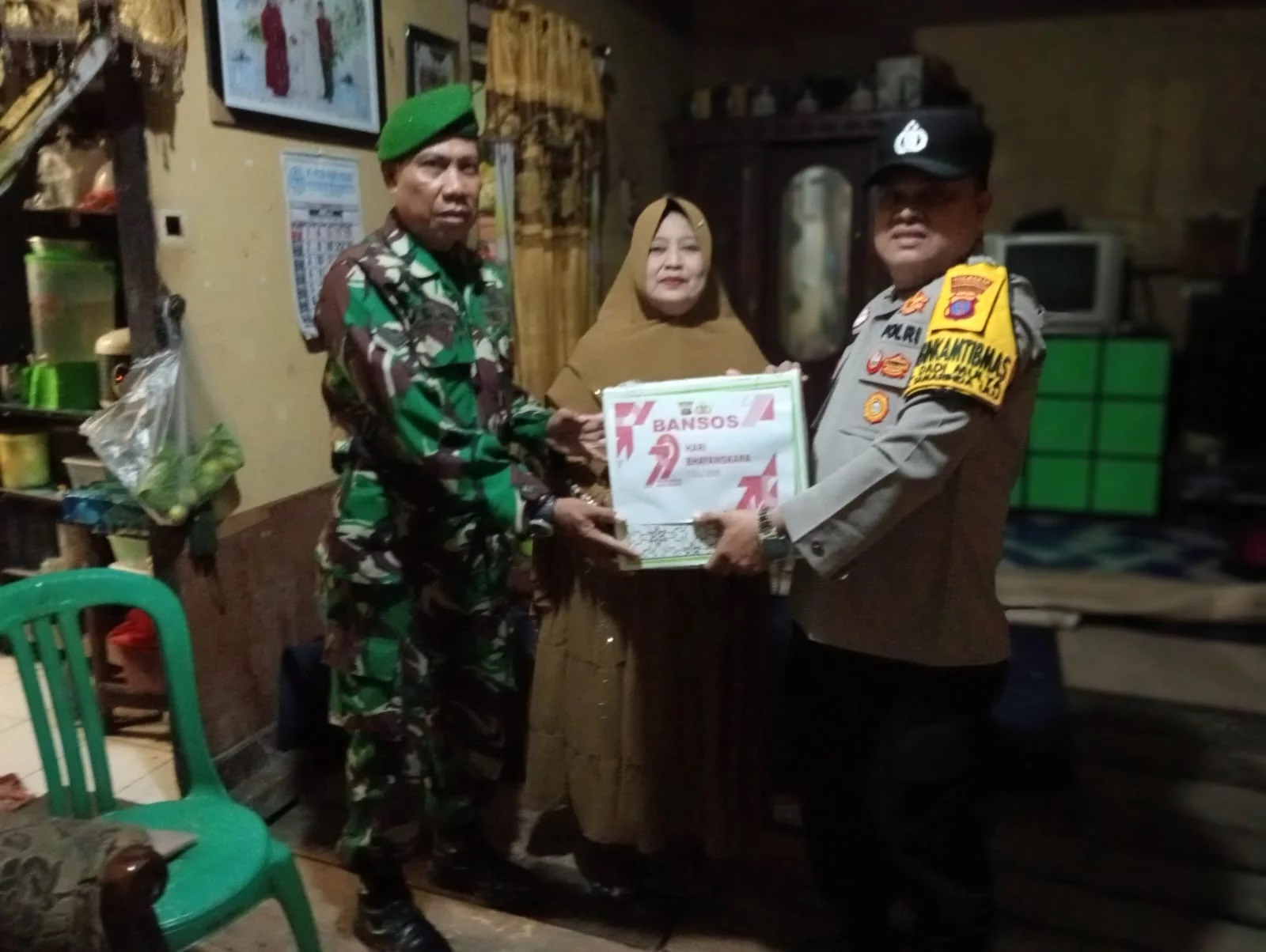 Bhabinkamtibmas dan Babinsa Beri Bantuan Sosial di Wilayah Binaan, Sambut HUT Bhayangkara ke-79