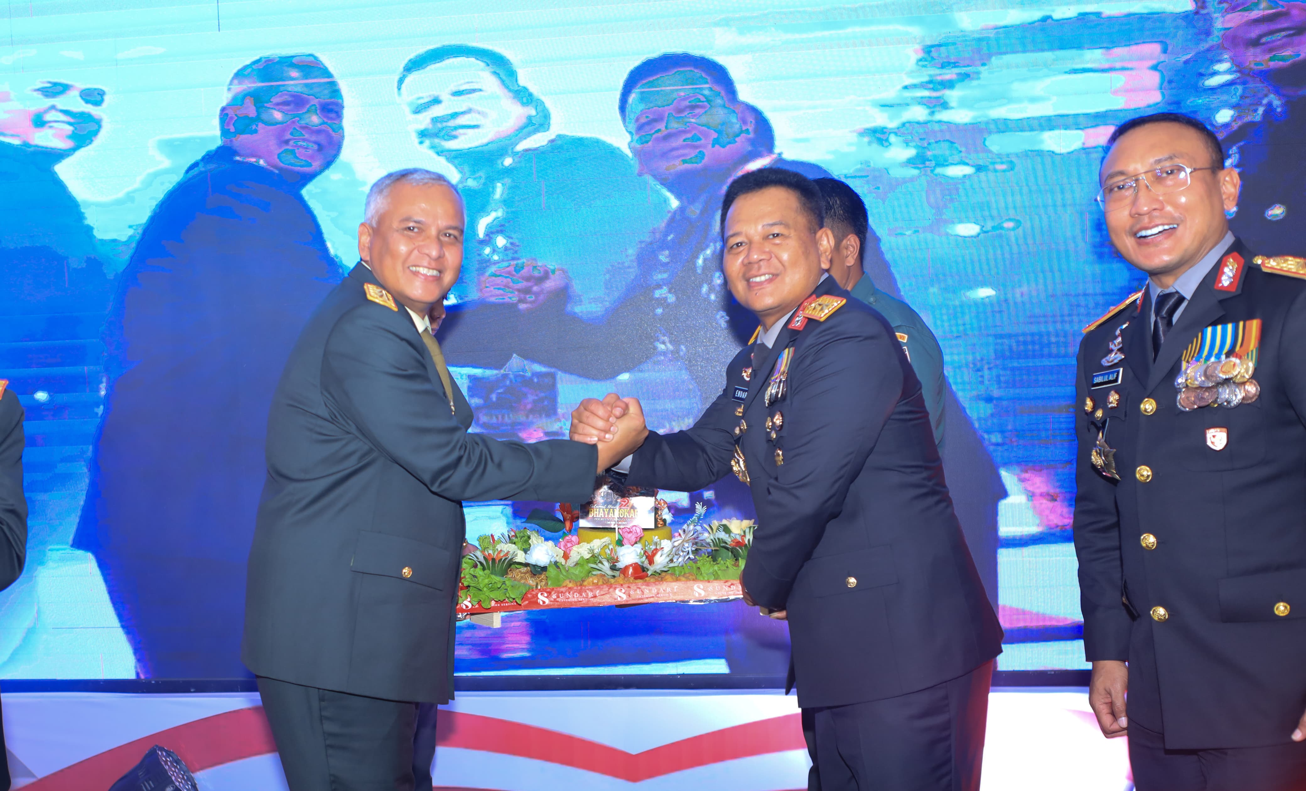 Hadiri Upacara dan Syukuran HUT Bhayangkara ke-79, Pangdam VI/Mlw: "Tanda Kematangan Institusi"