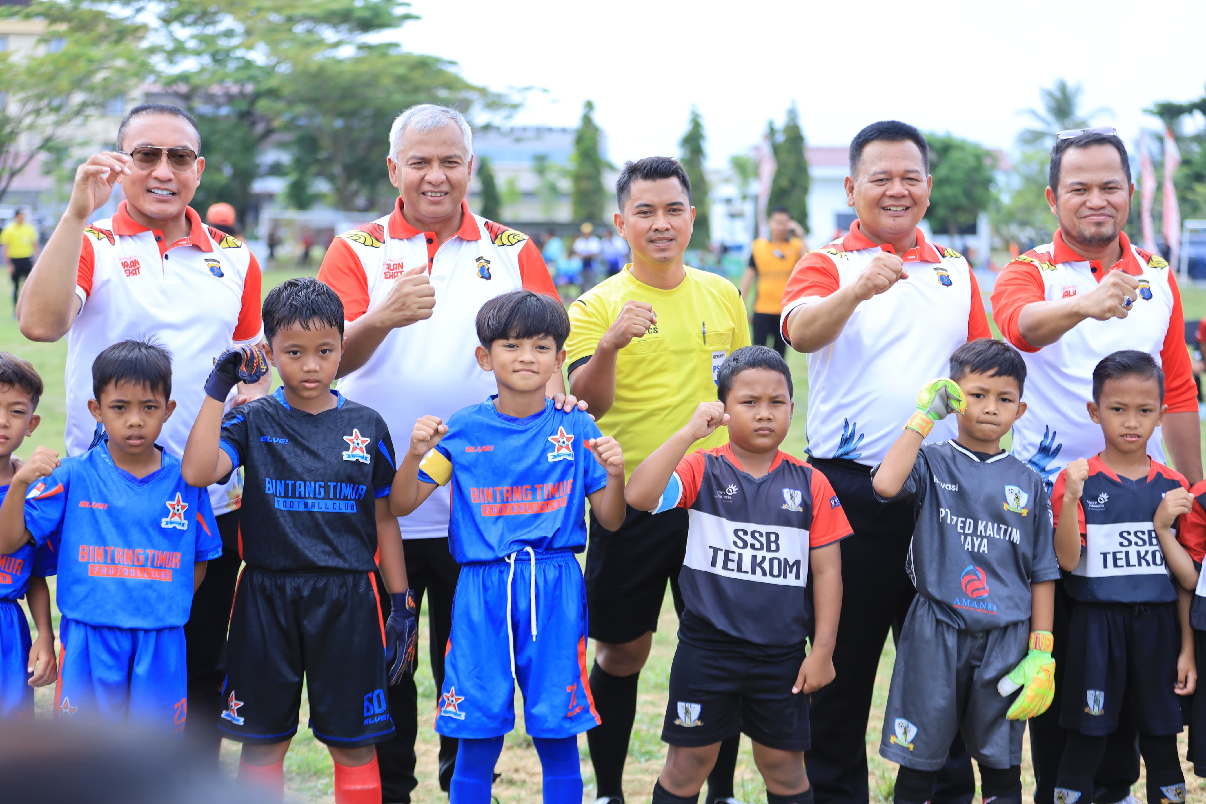 Pangdam VI/Mulawarman Hadiri Jalan Sehat Bhayangkara dan HKGB Polda Kaltim 2025