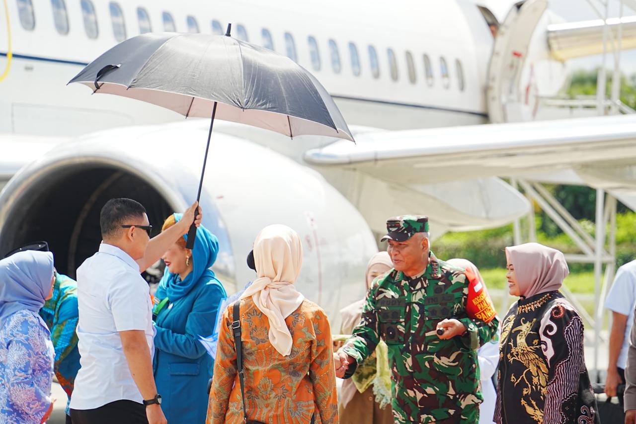 Kodam VI/Mulawarman Sambut Hangat Kunjungan Ibu Selvi Gibran dan Ibu Seruni KMP di Kaltim & IKN