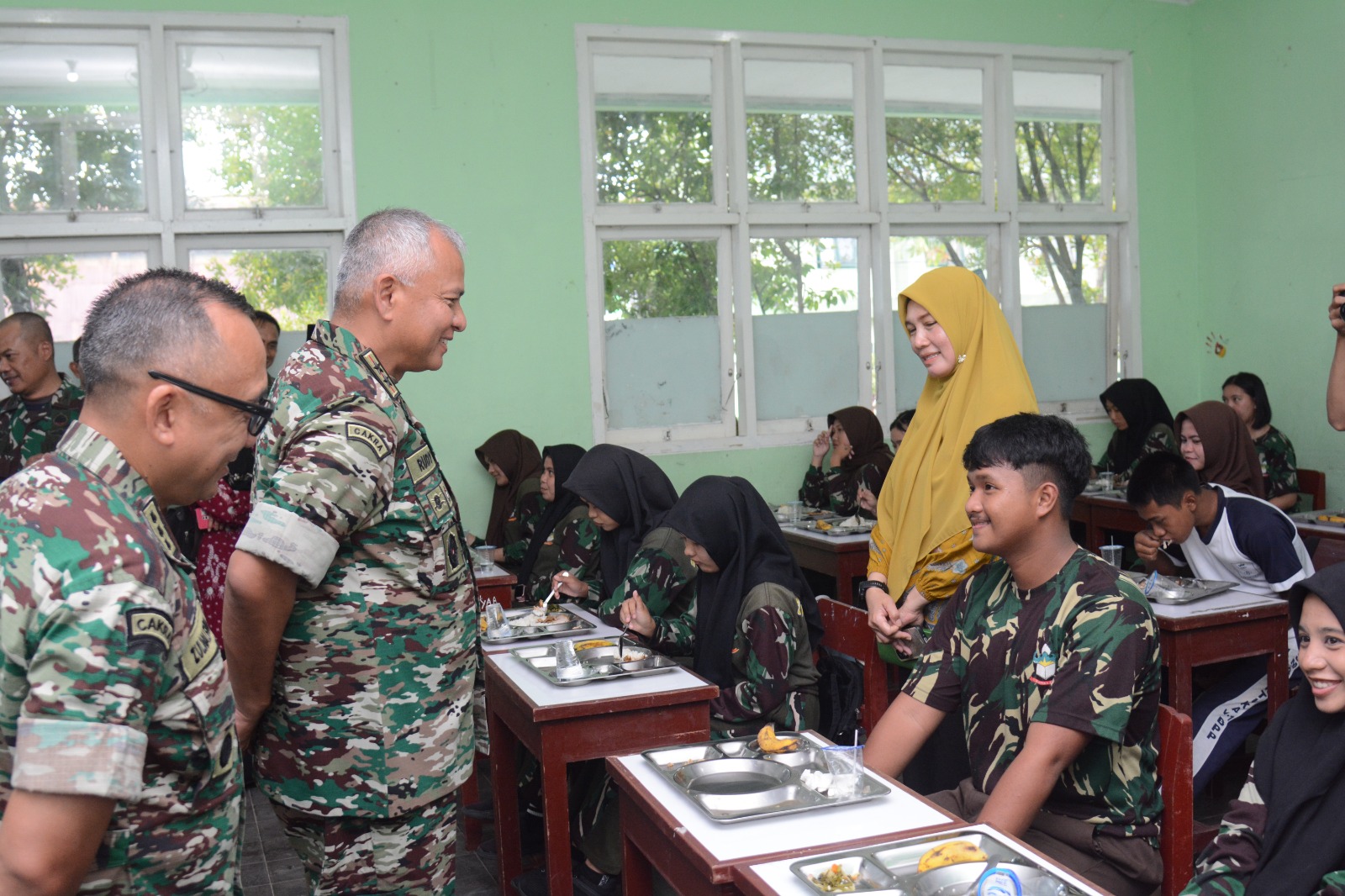 Launching Operasional SPPG TNI dan Vicon Bersama Panglima TNI di SMA Kartika V-1 Balikpapan