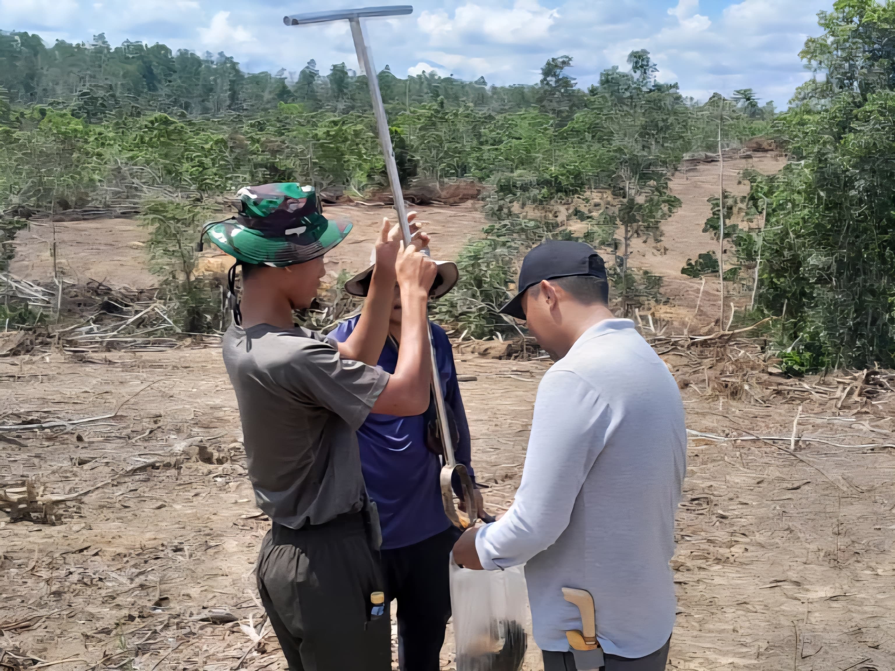 Kodam VI/Mulawarman dan BRMP Laksanakan Pemeriksaan Tanah di Lahan Pertanian Brigif 85/BTC Kutai Barat