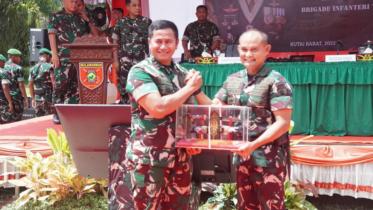 Danpussenif TNI AD Tinjau Pengembangan Brigif TP 85/BTC dan Program IFS 1.400 Ha di Kutai Barat