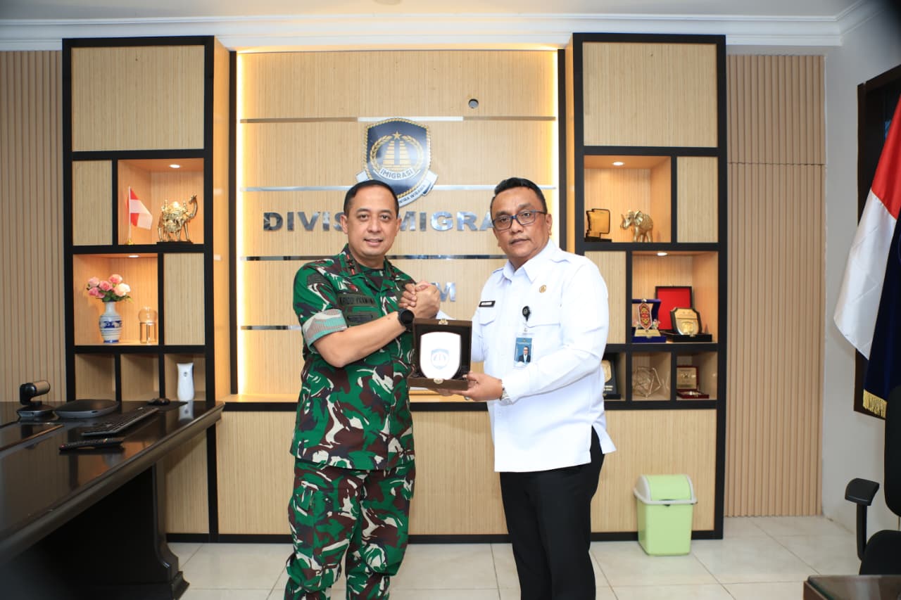 Perkuat Koordinasi Keamanan Wilayah, Pangdam VI/Mlw Temui Kejati dan Imigrasi Kaltim