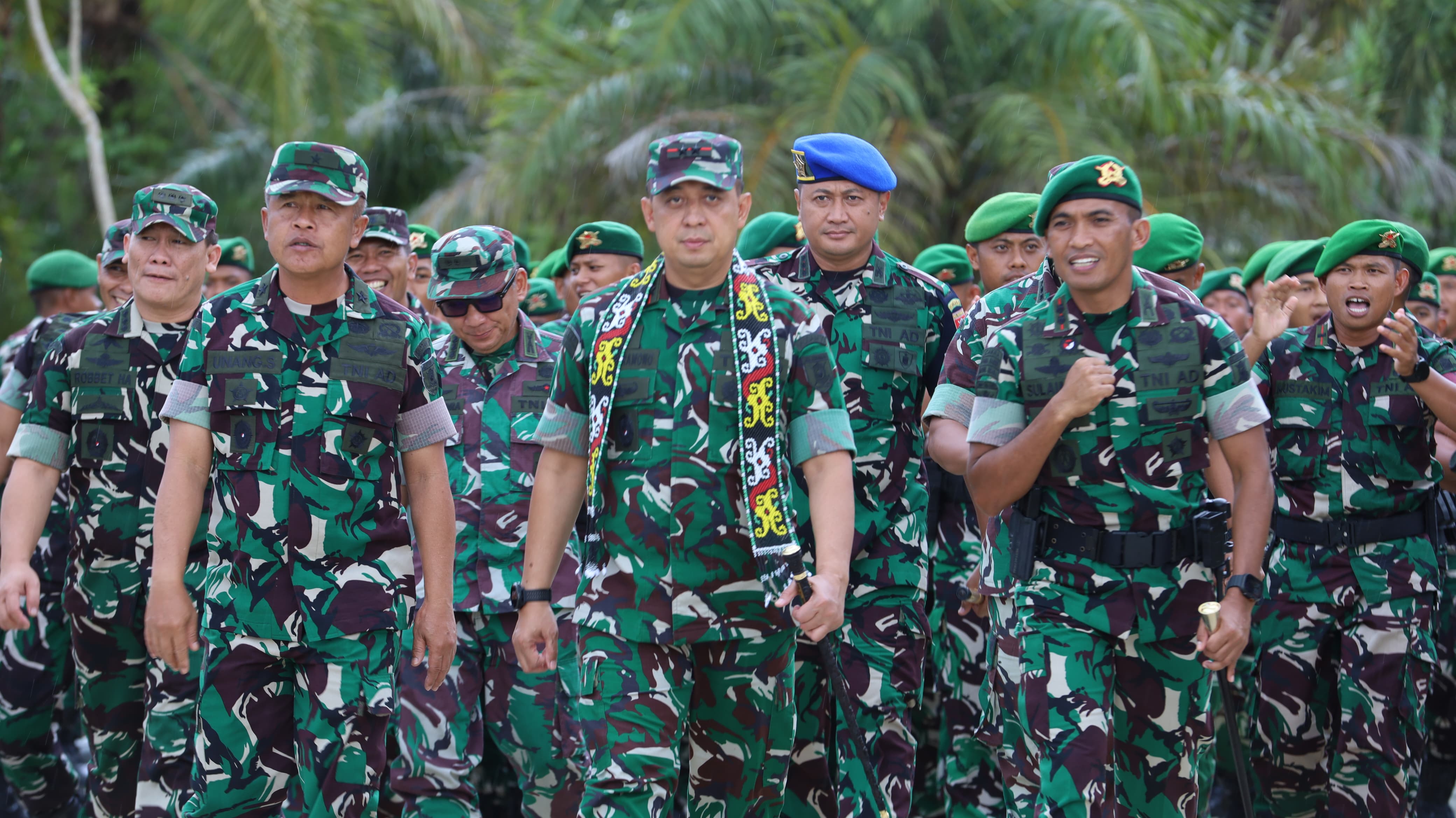 Pangdam VI/Mlw Lakukan Kunjungan Kerja ke Yonif TP 826/Benua Taka Bekerai