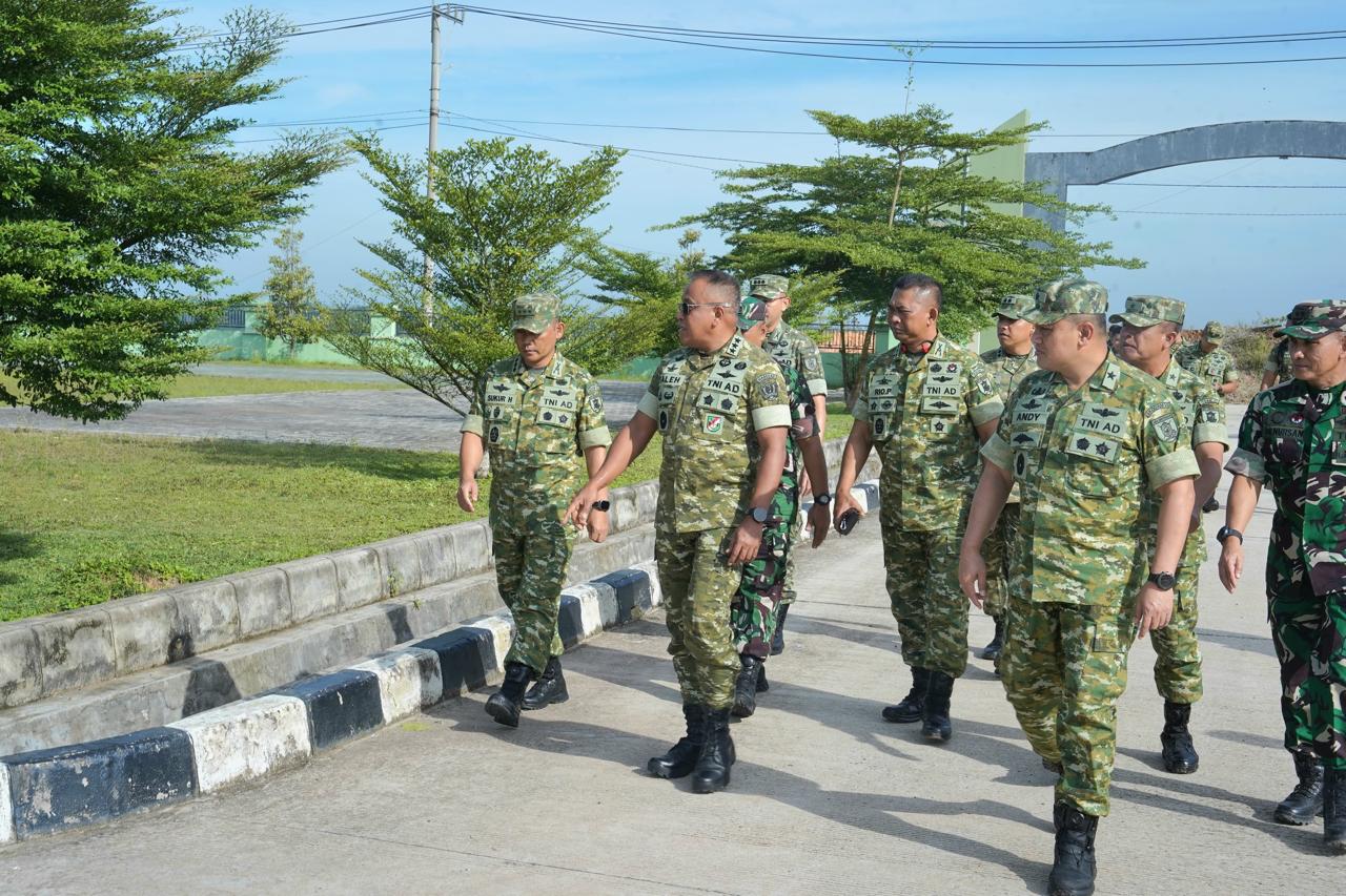 Wakil Kepala Staf Angkatan Darat Tinjau Puslatpur Amborawang dan Dodikjur Rindam VI/Mlw