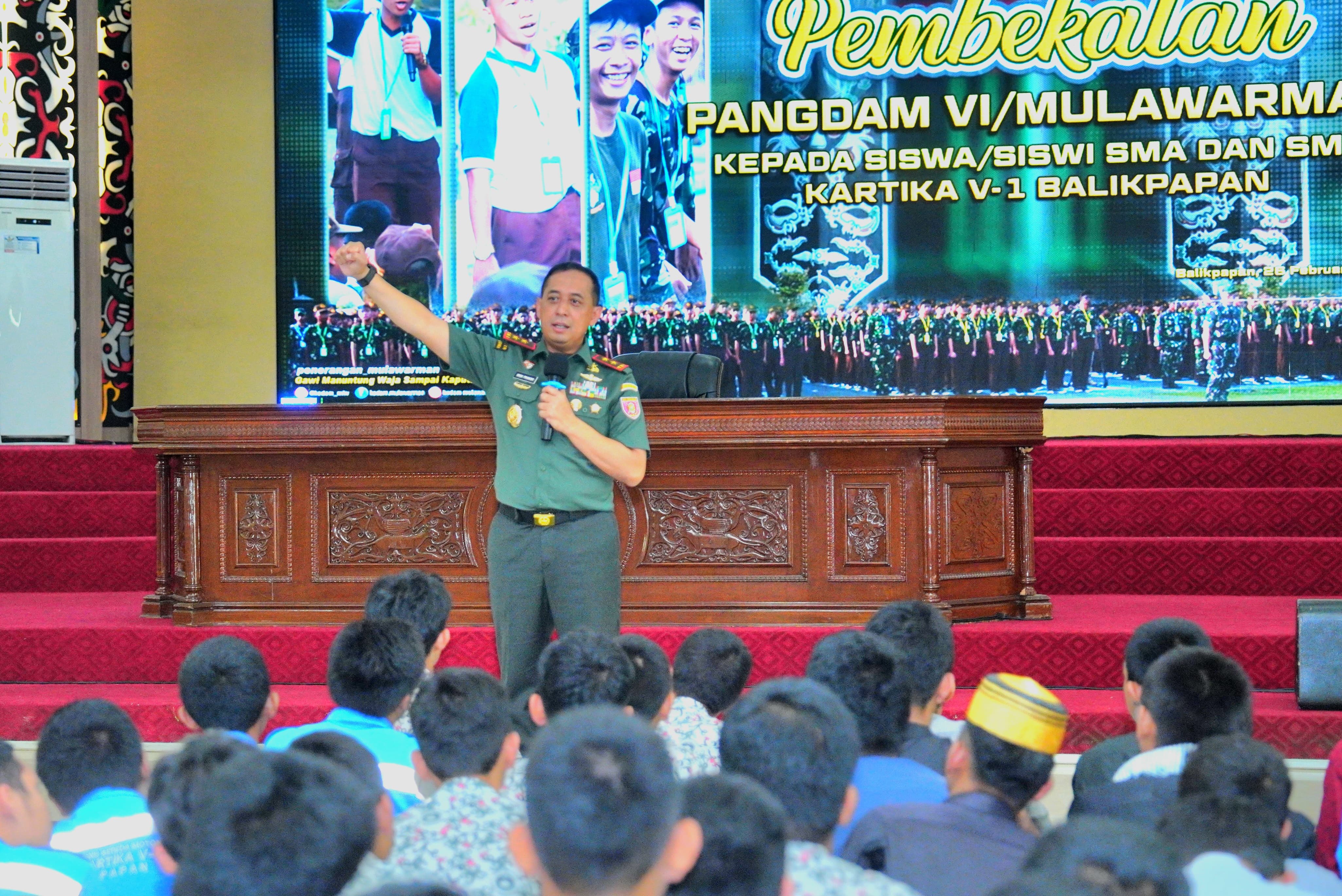 Pangdam VI/Mulawarman Tekankan Disiplin dan Semangat Belajar kepada 1.420 Siswa Kartika Balikpapan
