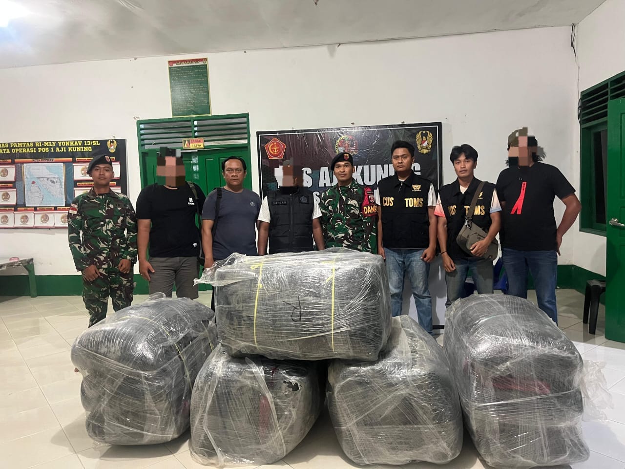 Satgas Pamtas RI–Malaysia Yonkav 13/SL Gagalkan Penyelundupan Karpet Asal Malaysia di Sebatik