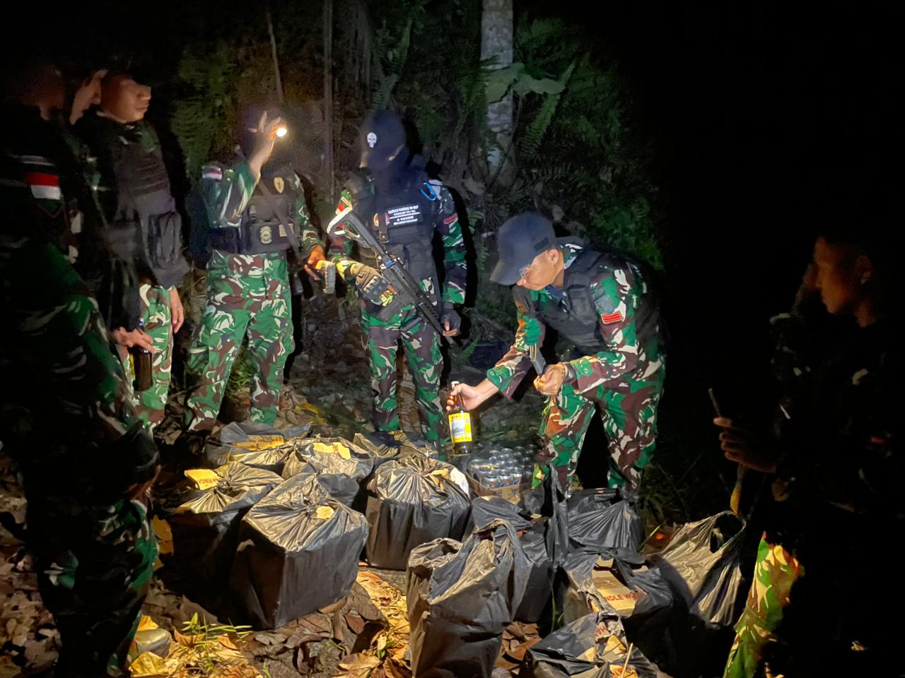 Satgas Pamtas RI–Malaysia Yonkav 13/SL Gagalkan Penyelundupan Miras Ilegal di Perbatasan Sebatik