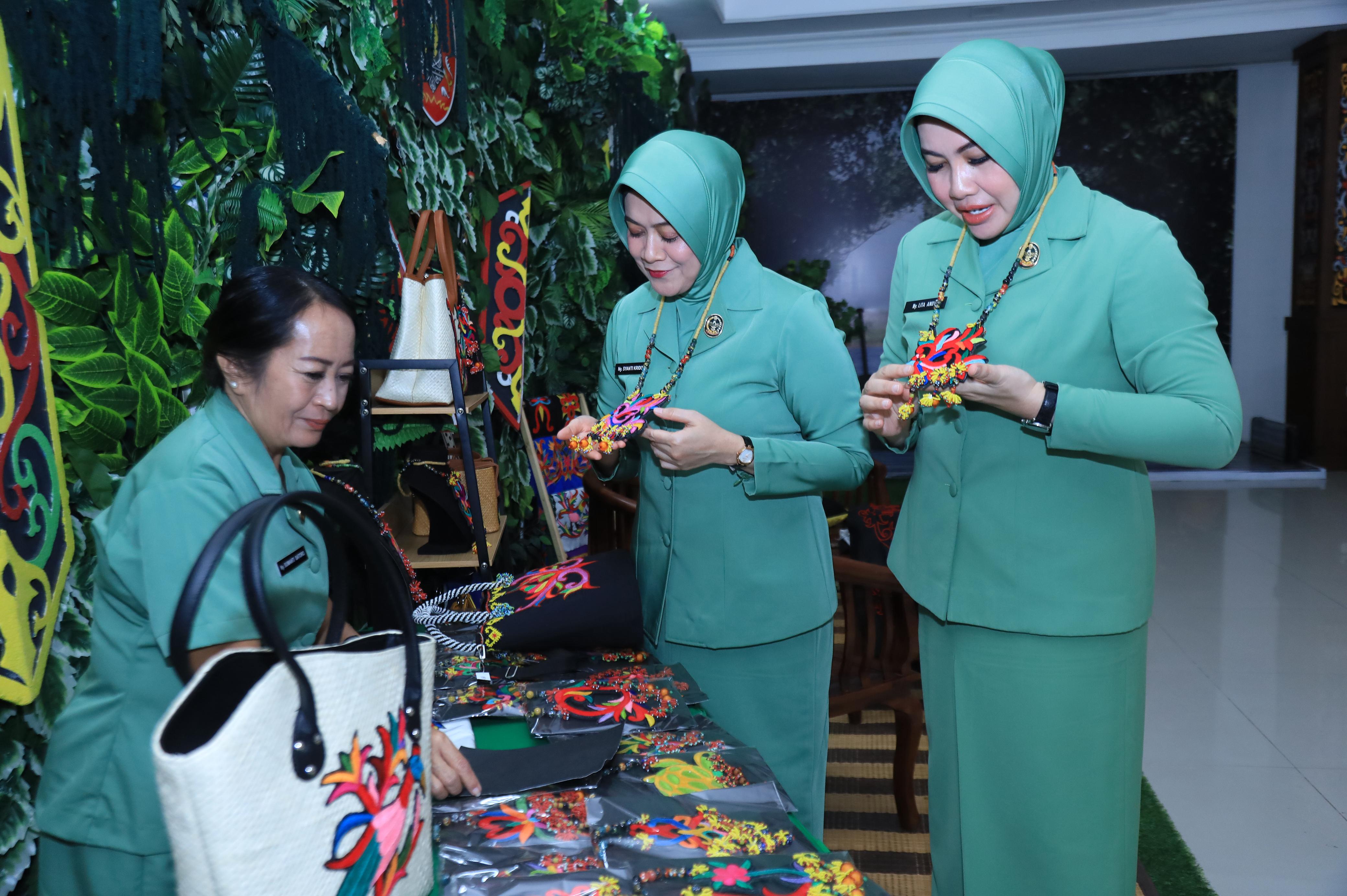 Persit KCK PD VI/Mulawarman Siap Tampilkan Sulam Tumpar pada Ajang Persit Bisa 2 di Jakarta