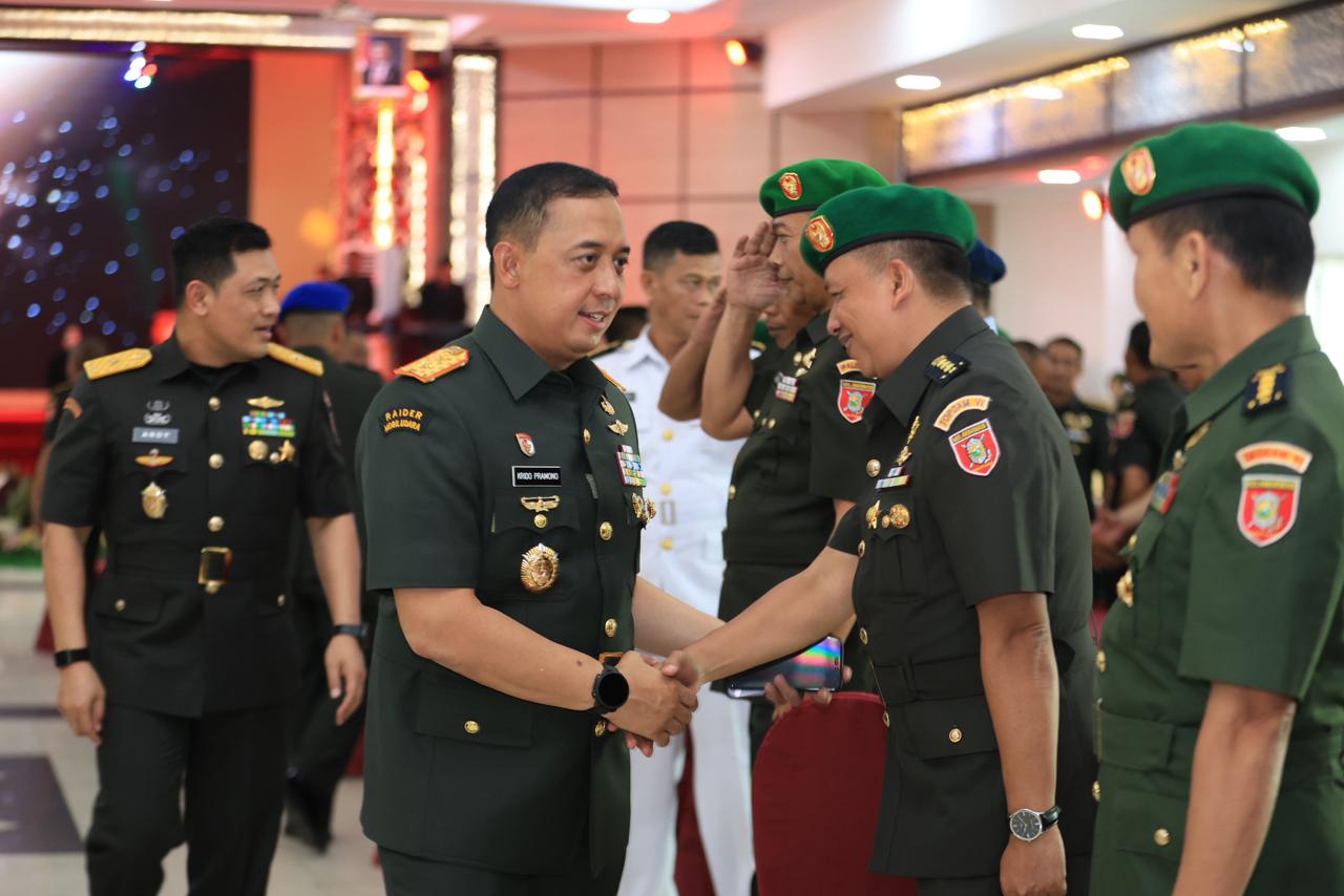 Tingkatkan Profesionalisme dan Penyegaran Organisasi, Pangdam VI/Mlw pimpin Sertijab Pejabat Kodam VI/Mlw