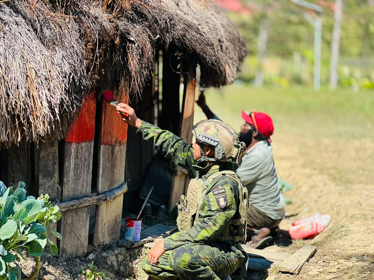 Semarak HUT ke-81 RI, Satgas Yonif 600/MDG Percantik Kampung Merah Putih di Ilaga