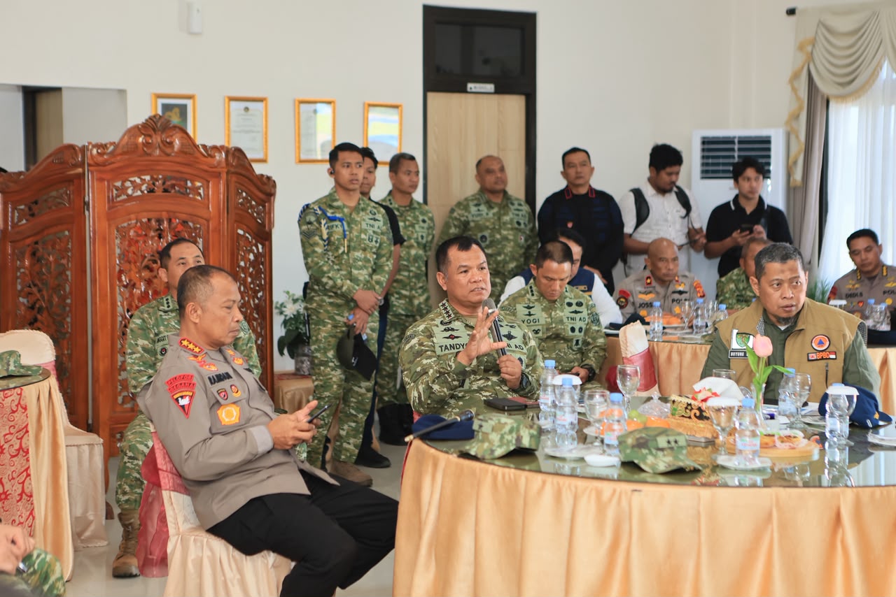 Siaga Karhutla IKN, Wakil Panglima TNI dan Dankorps Brimob Tinjau Langsung Kaltim