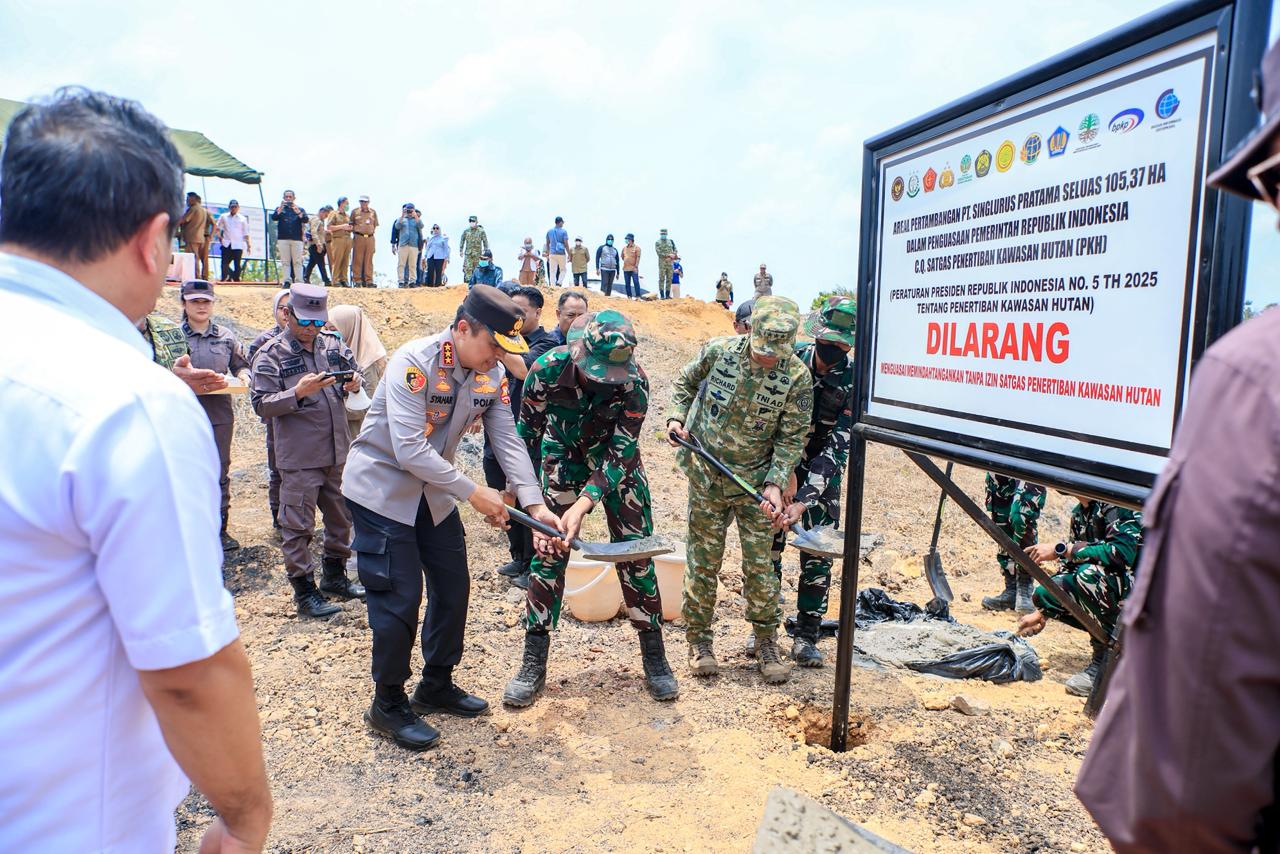 Tegakkan Kedaulatan Negara: Satgas PKH Pasang Plang Penertiban Kawasan Hutan PT. Singlurus Pratama